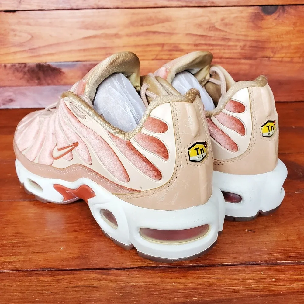 Nike‎ Air Max Plus Shoes Women 6.5 Velvet Dusty Pink AH6788-201